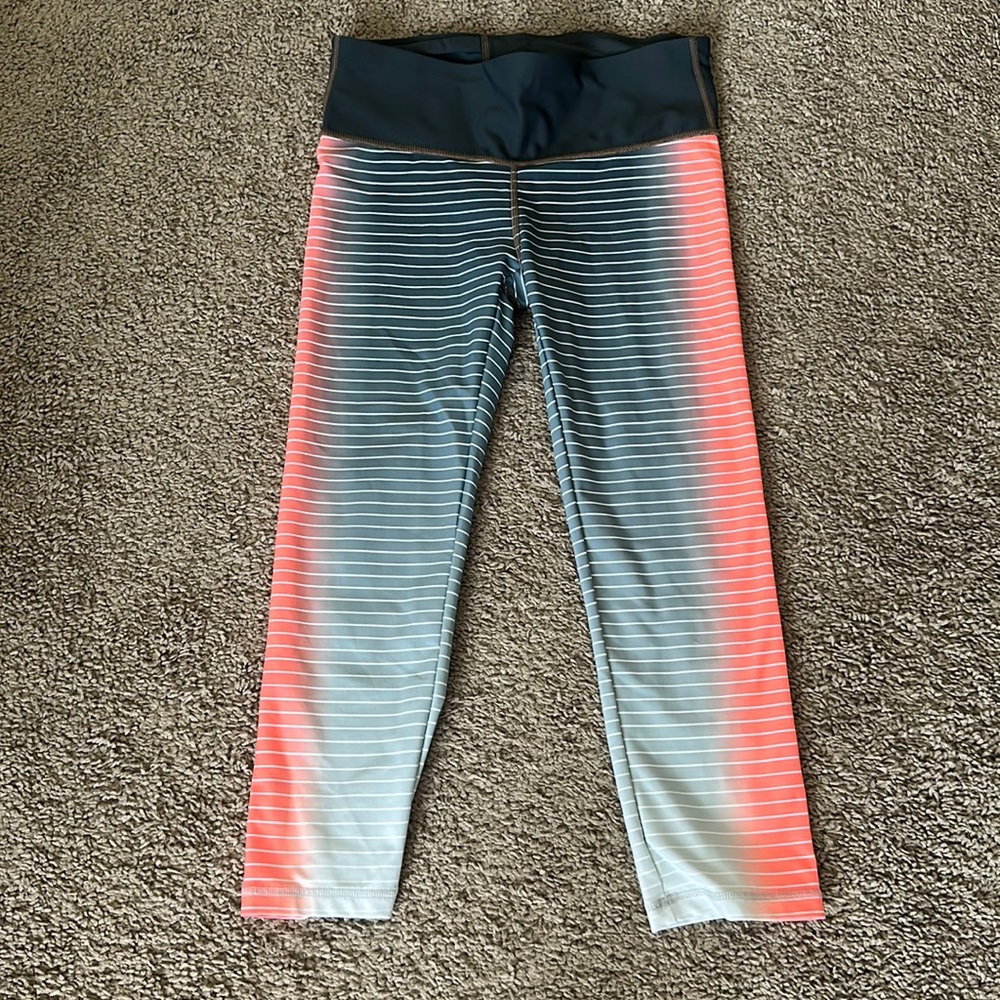 Gapfit Ombré stripes 3/4 length workout leggings